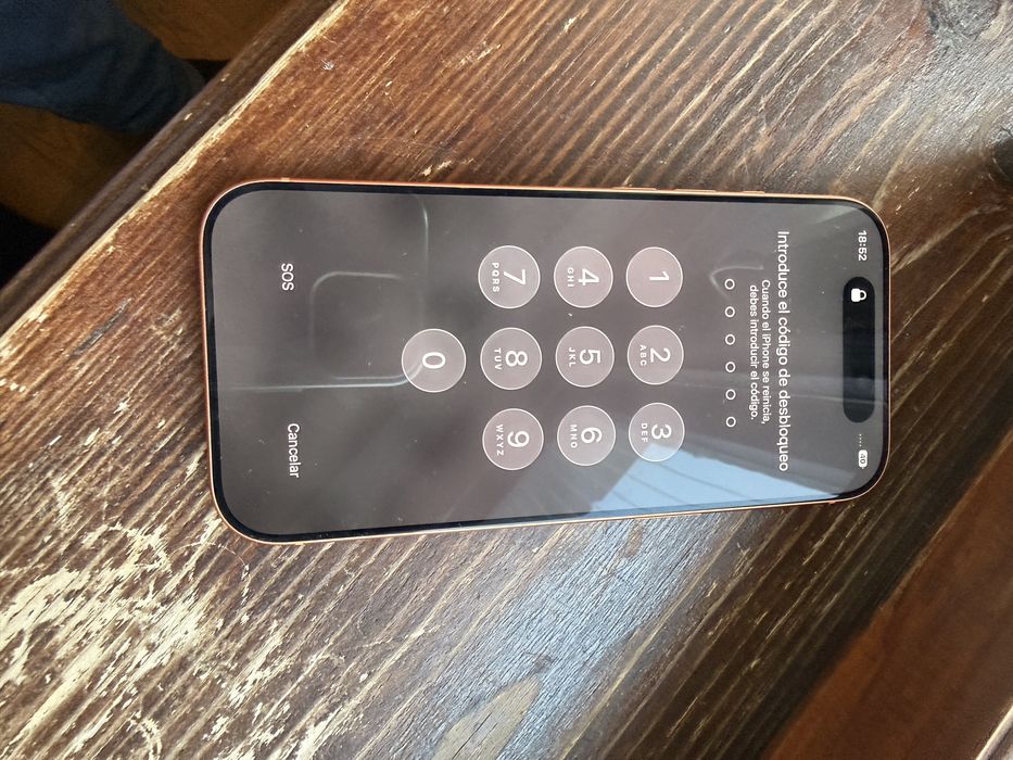 iPhone 17 pro orange(заблокований)