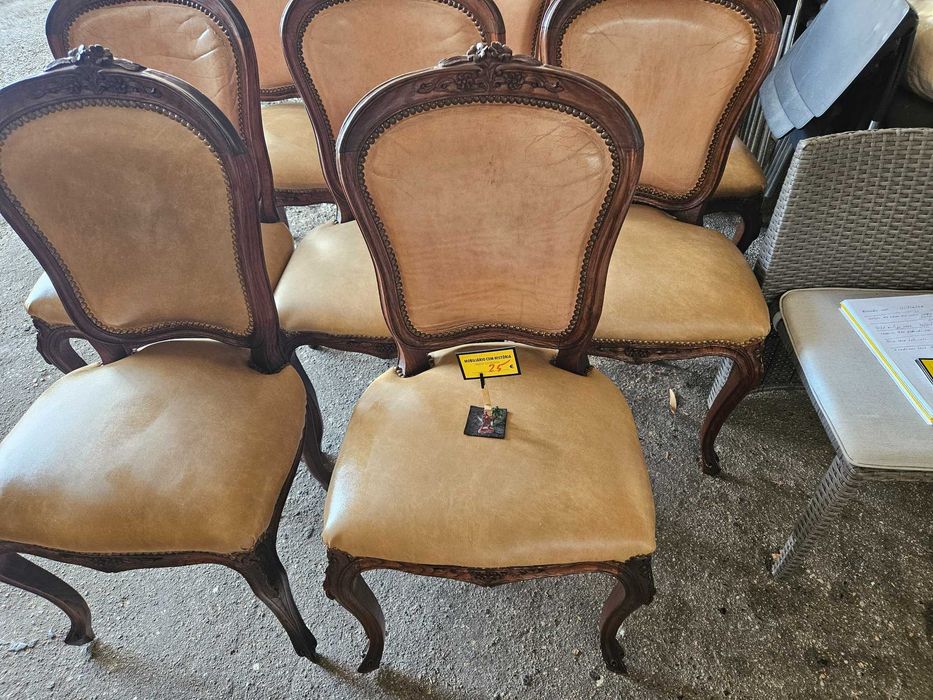 Cadeiras antigas - Estrutura em óptimo estado mas estofo danificado na zona das cos