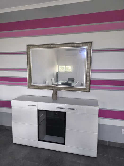 Aparador e espelho sala