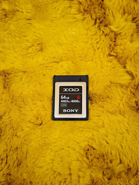 Швидкі картки пам'яті 64GB -SONY XQD 440МБ/с та SONY SF-G Tough SDXC UHS-II 300MB\s