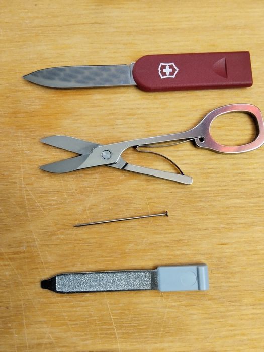 Маникюрный набор VICTORINOX Swiss Csrd Classic. Новый.