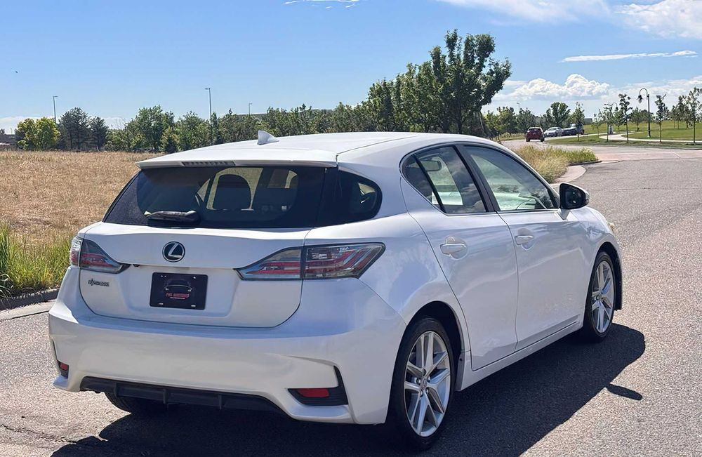Lexus CT 200h      2017