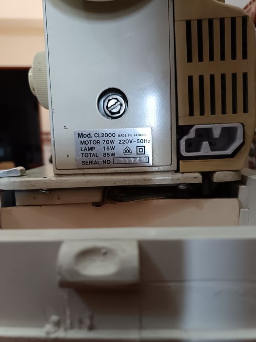 Máquina custura Oliva portátil.