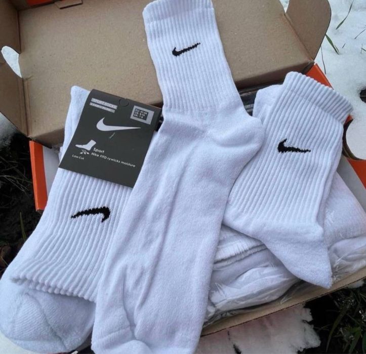 білі теплі шкарпеткі Nike! комфорт і тепло на кожен день