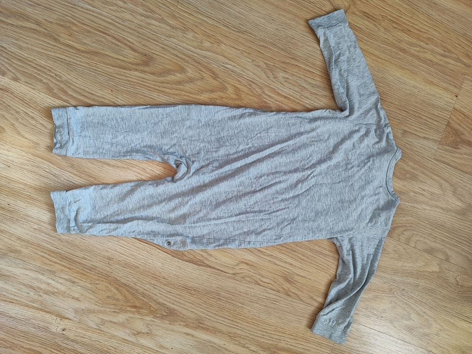 Szary pajac w autka piżama bawełna r. 86 H&M