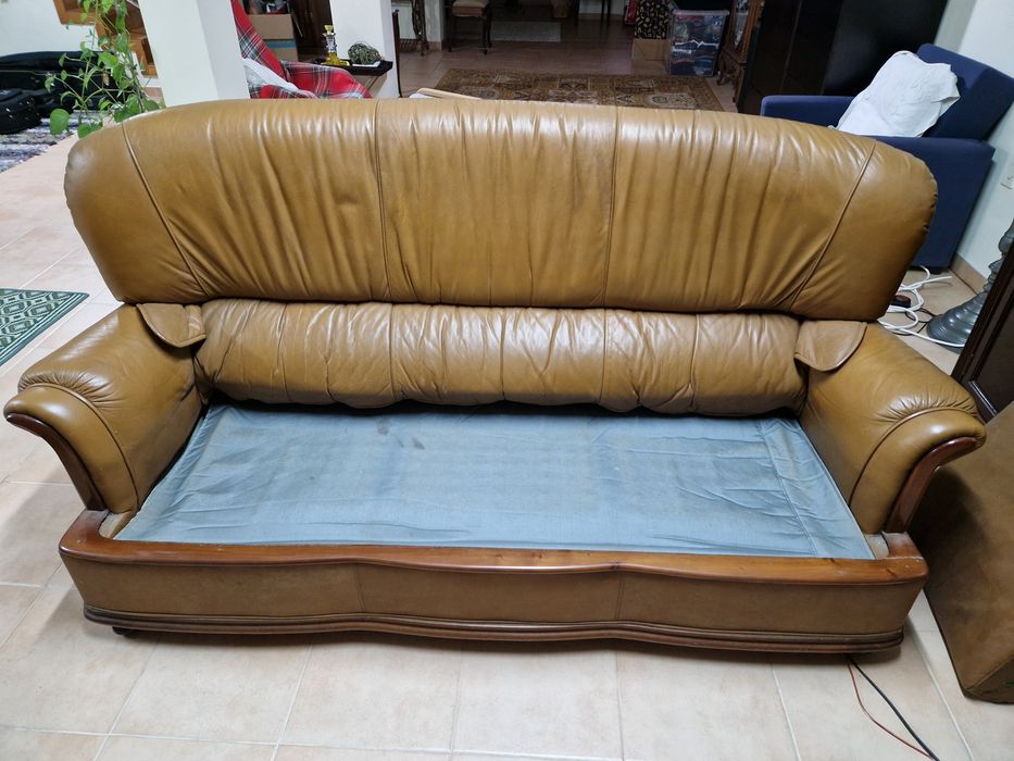 Conjunto de sofá cama mais 2 individuais, em pele genuína