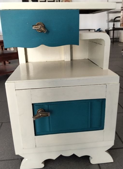 Conjunto de mesinhas de cabeceira vintage