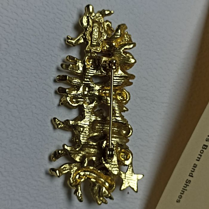 Колекційна брошка Edgar Berebi — Серія «All In A Row» Limited Edition