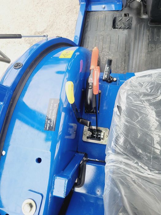 Мінітрактор DONGFENG DF 404 G2 реверс з кабіною