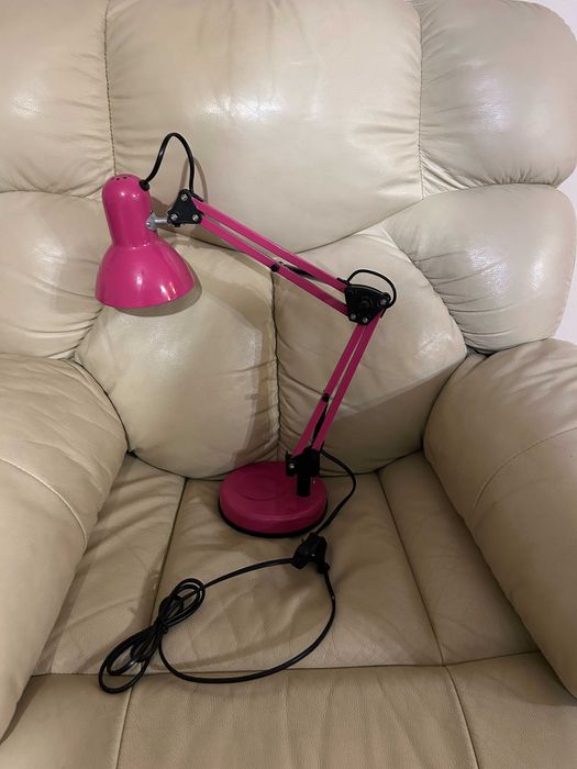 Lampka biurkowa różowana na żarówkę E23