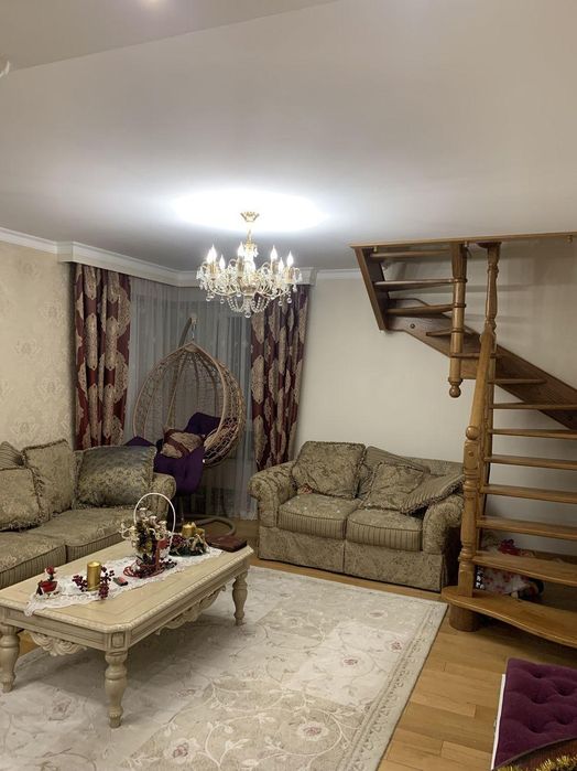 4-к, Івасюка вул., 11, Каскад