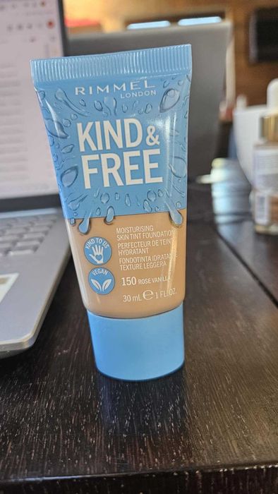 Nawilżający podkład Tint Rimmel Kind and Free 150 Rose Vanilla