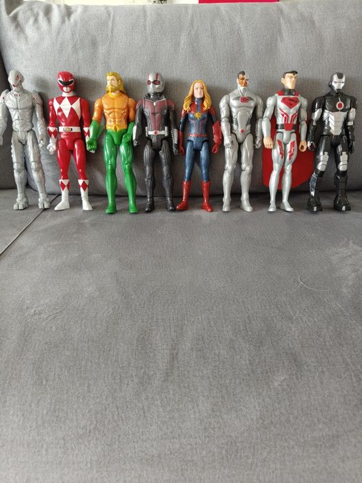 Figurki Marvela 8 szt. plus gratis