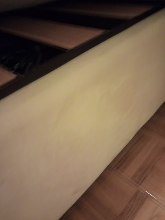 Estrutura de Cama de Casal Estofada com Arrumos