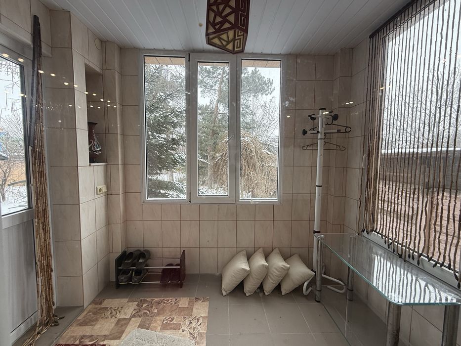 Укомплектований будинок з бомбосховищем