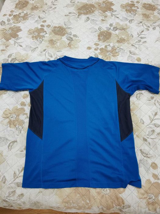 T-shirt Adidas de desporto tam. L em excelente estado