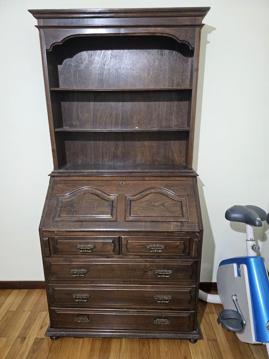 Escrivaninha de madeira