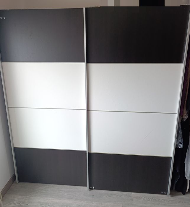 Roupeiro portas deslizantes em ótimo estado