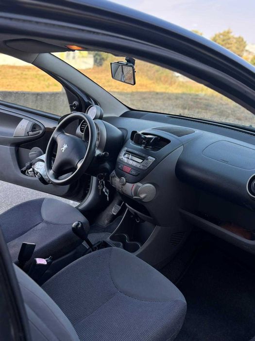 Peugeot 107 1.0 – 2006 | 145.668 km | €4.500