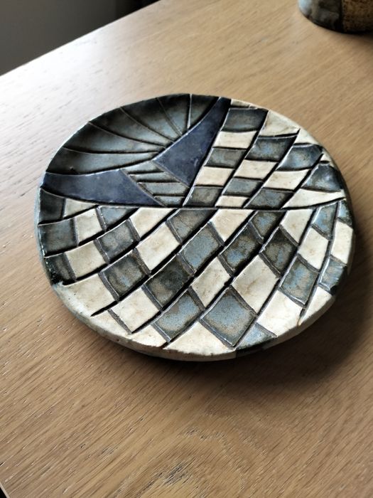 Conjunto de cerâmica artesanal assinada Antonieta (1988/89) – peças únicas vintage