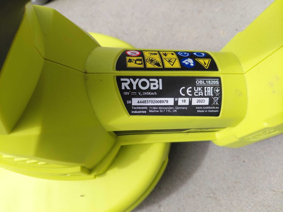 Fresadora de jardim Ryobi RY18EGA + Soprador Ryobi OBL1820S a bateria