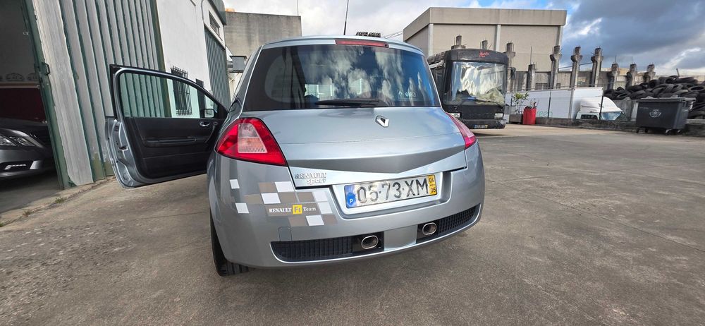 Renault Megane RS F1 Team