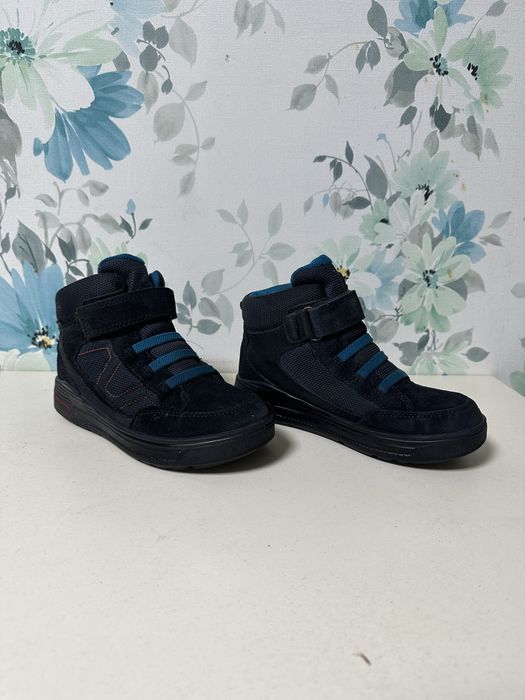 Продам детские зимние ботинки ecco в хорошем состоянии  33 р.  1200грн