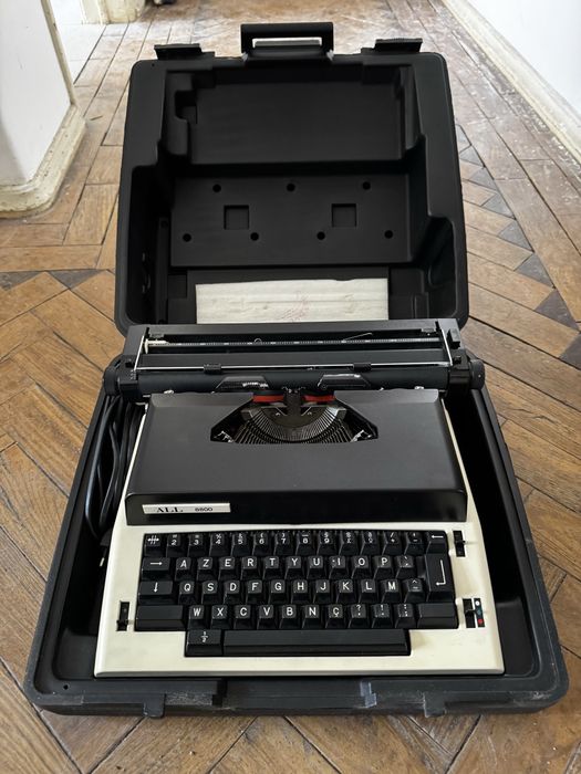 Maquina de Escrever ALL 8800 PERFEITAS CONDIÇÕES