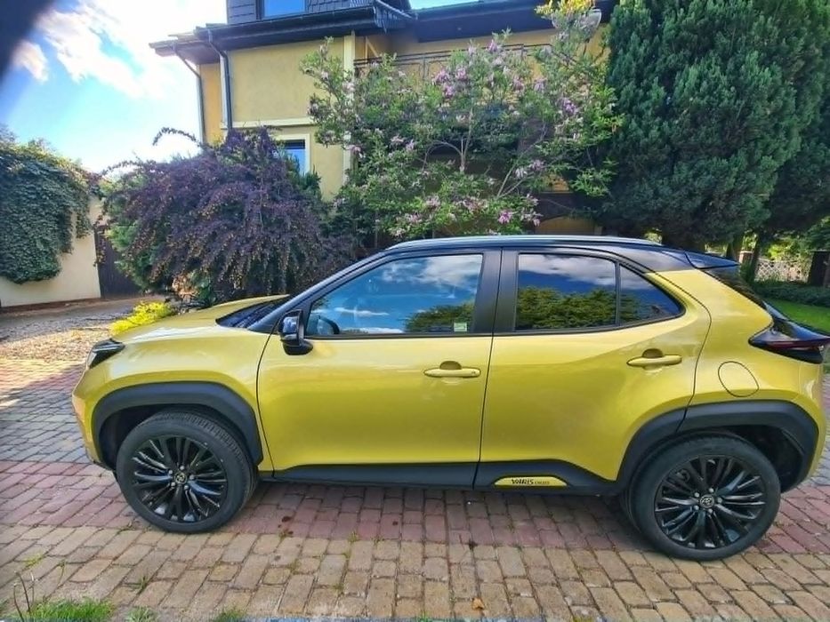 Toyota Yaris Cross TOYOTA YARIS – Hybryda Adventure 2022 rok pakiet VIP komplet opon zima