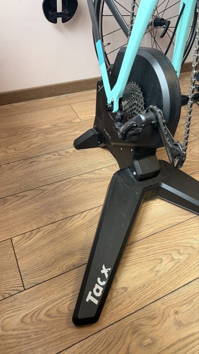 Trenażer tacx flux smart direct drive