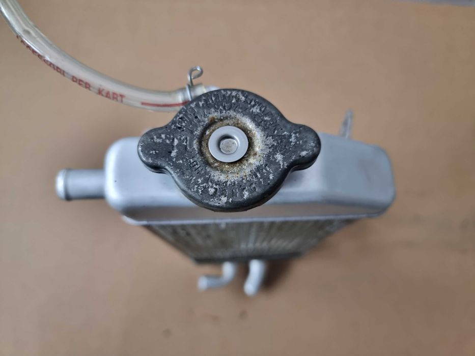 Prawa chłodnica z korkiem Yamaha YZF 250 r. 06-09 OEM