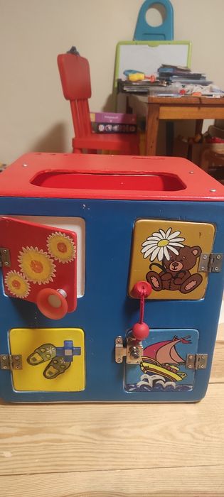 Бізікуб розвиваюча іграшка бізіборд замки гараж