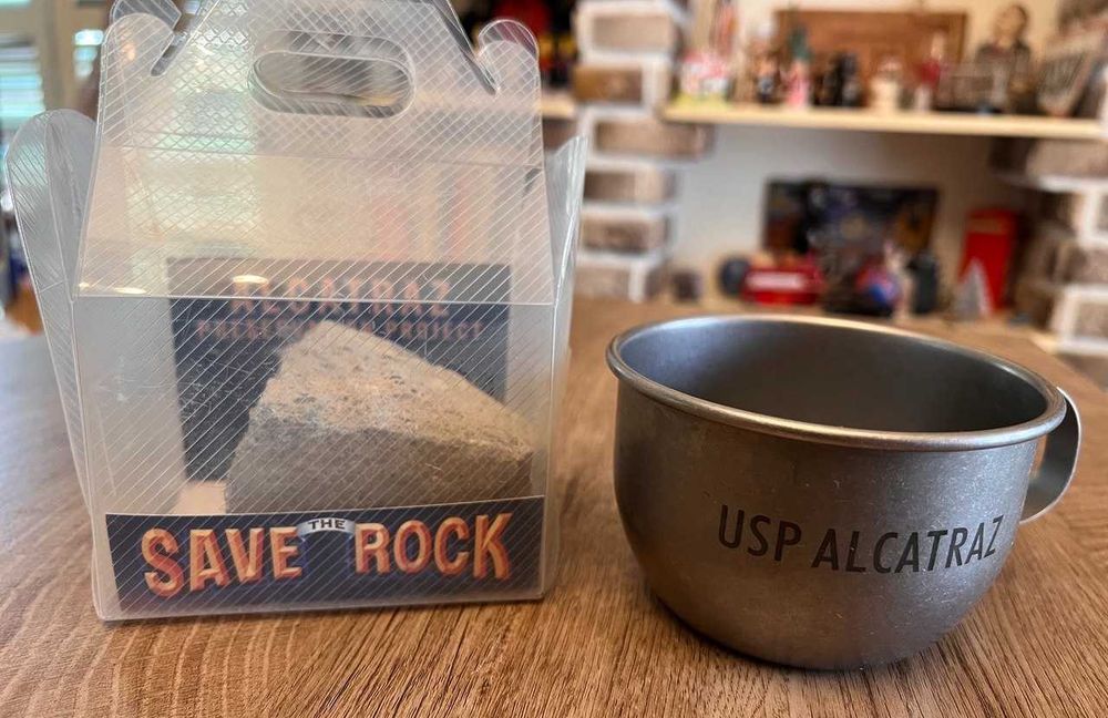 Сувенірний набір Alcatraz, США, Сан-Франциско. Пов'язаний з історією федеральної в'язниці Алькатрас.