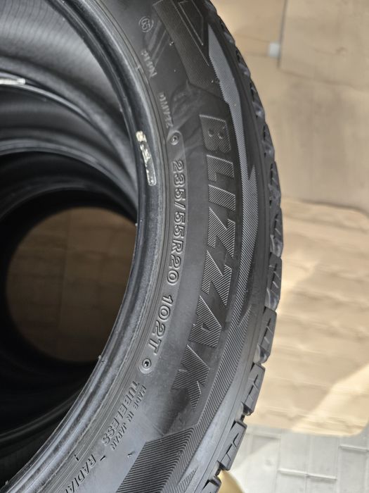 Шини зимові 235/55 R20  Bridgestone Blizzak.
