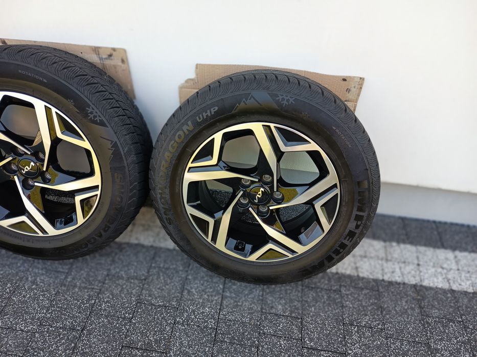 Sprzedam prawie nowe koła Kia sportage V zimowe 215/65/R17