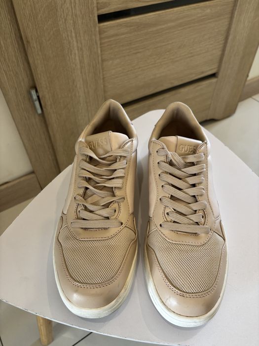 Buty marki Guess