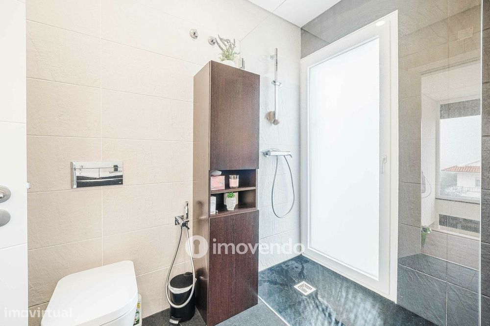 Moradia T3+1 moderna e exclusiva, com garagem e jardim, em Porto Salvo