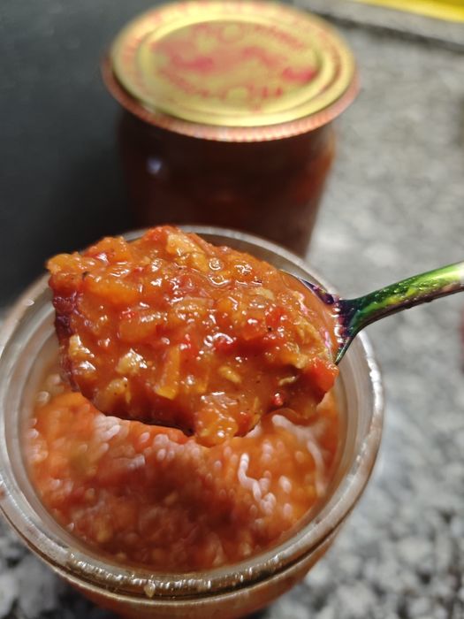 Аджика домашня напівгостра солодка