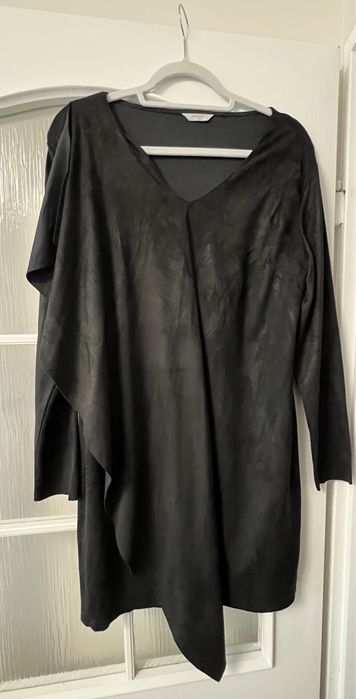 Czarna zamszowa sukienka