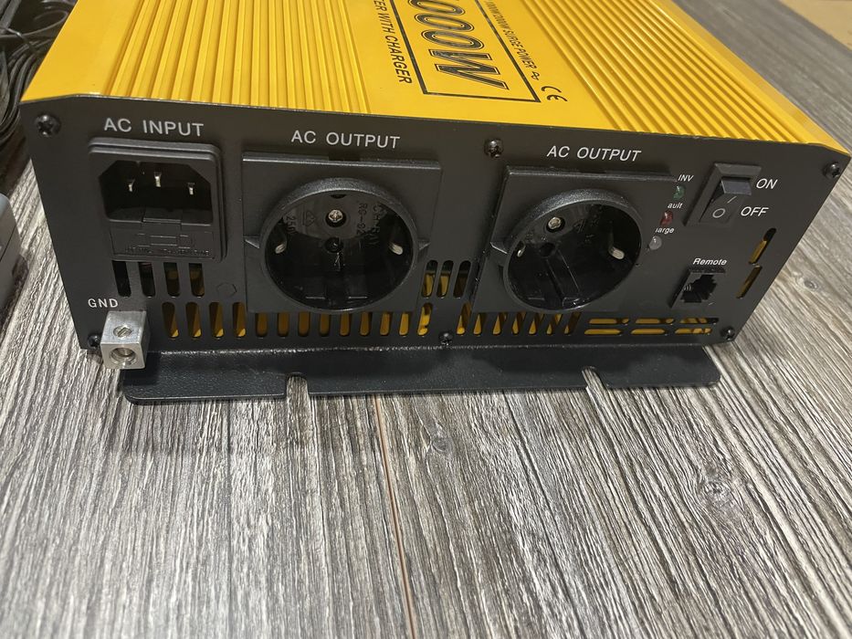 инвертор з автоматичною зарядкою , з пультом, чиста синусоїда