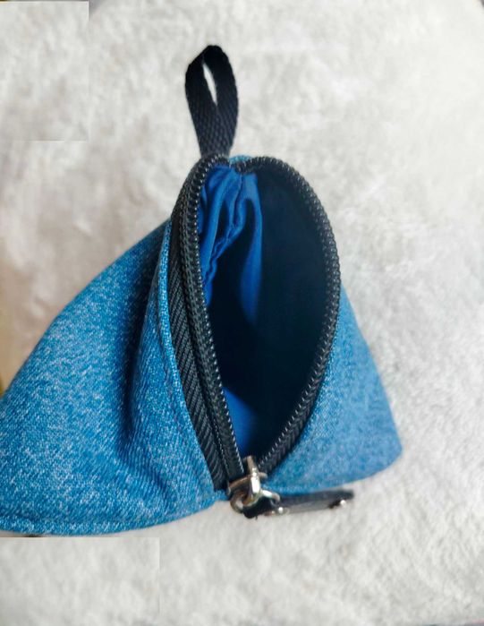Trójkątna saszetka brelok jeans