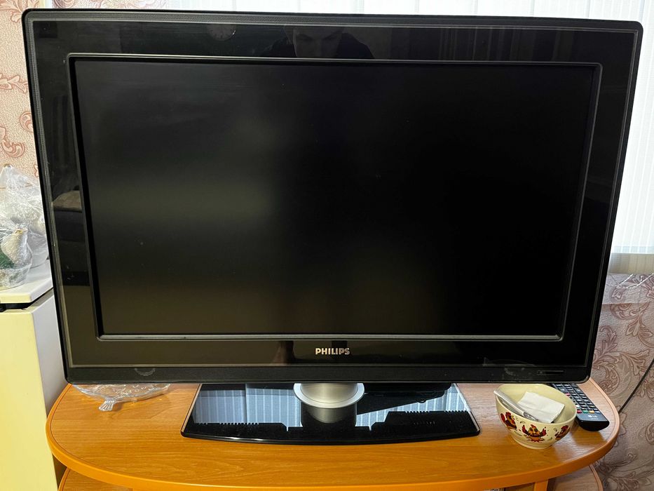 Philips LC320WX5-SLB2 — 32” телевизор, полностью рабочий + 2 пульта