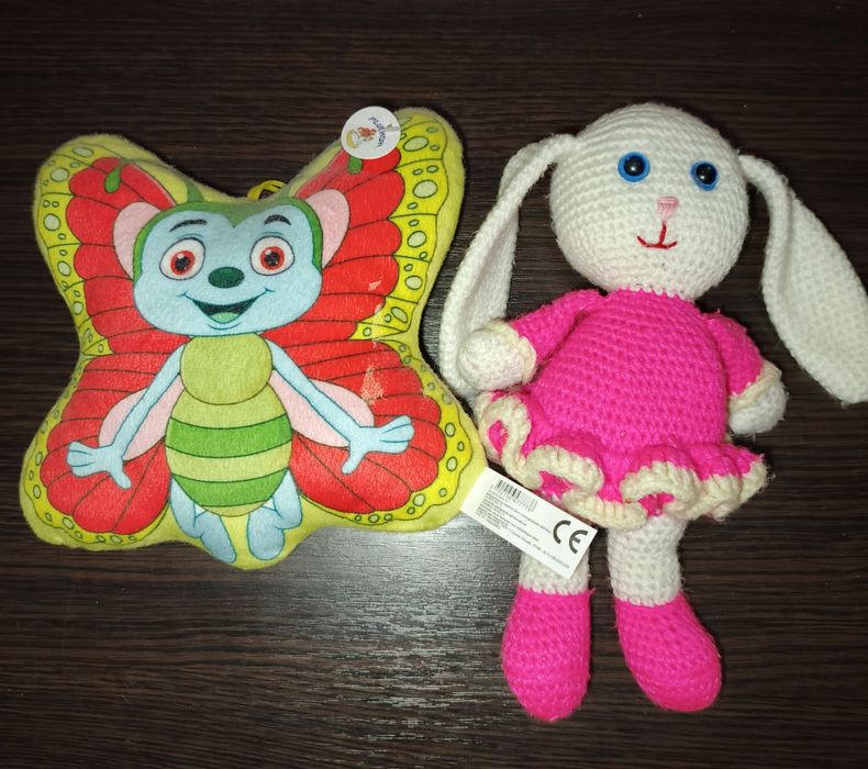 Игрушки Бабочка и Зайка
