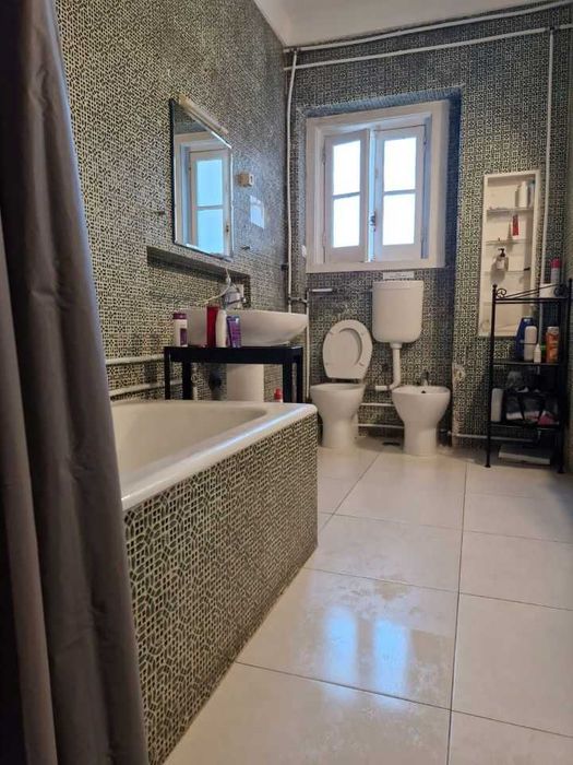Quarto nas Avenida de Roma - Entrada a 1 Setembro
