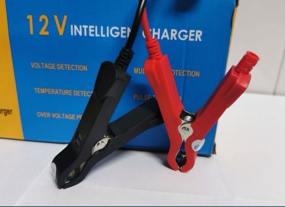 Carregador de Baterias 12V Auto / Moto / Mota ( NOVO )