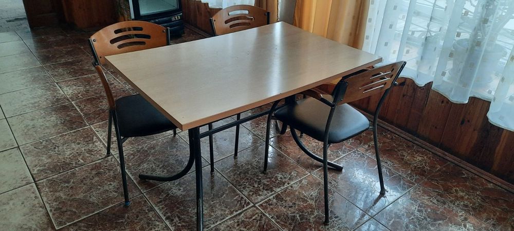 Продам стіл. Розмір 1.20*0.80