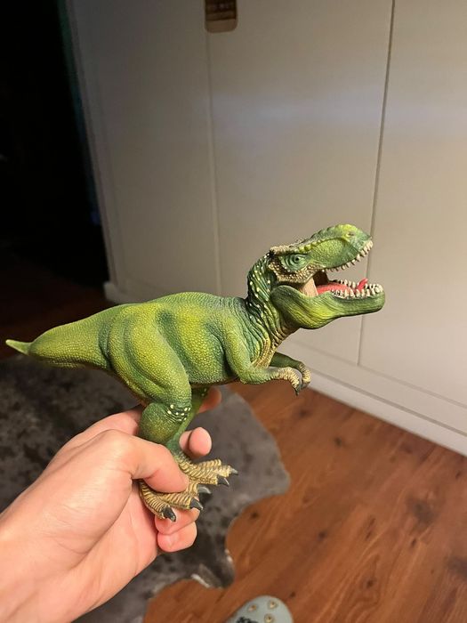tubarão martelo é do oceanario, O tubarão limão é da cience4you e o T-rex também e o dinossauro Estegossauro (Stegosaurus