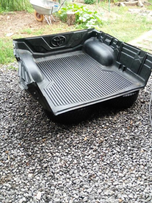 Wykladzina/wanna Toyota Hilux 2012 podwójna kabina, stan bdb