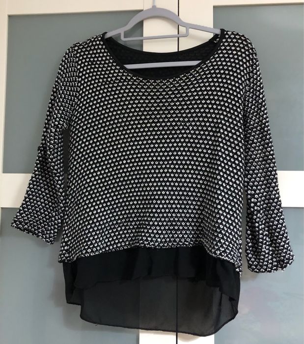 Camisola com camisa fluida em preta e branca