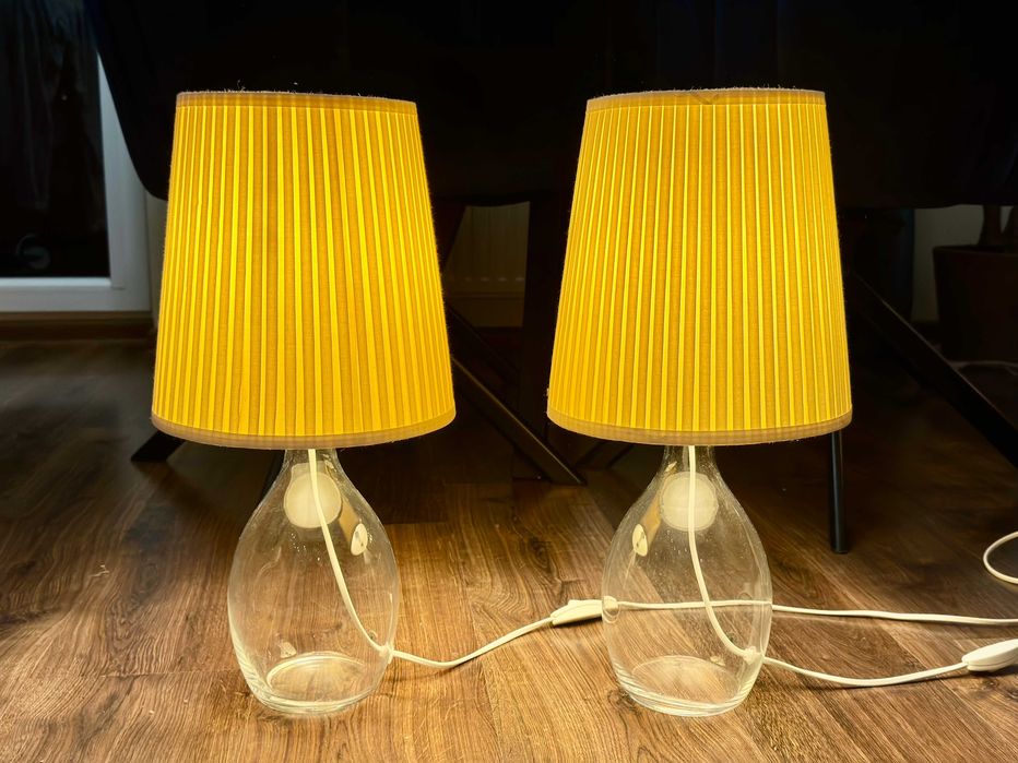 2 lampy szklane z bezowymi kloszami